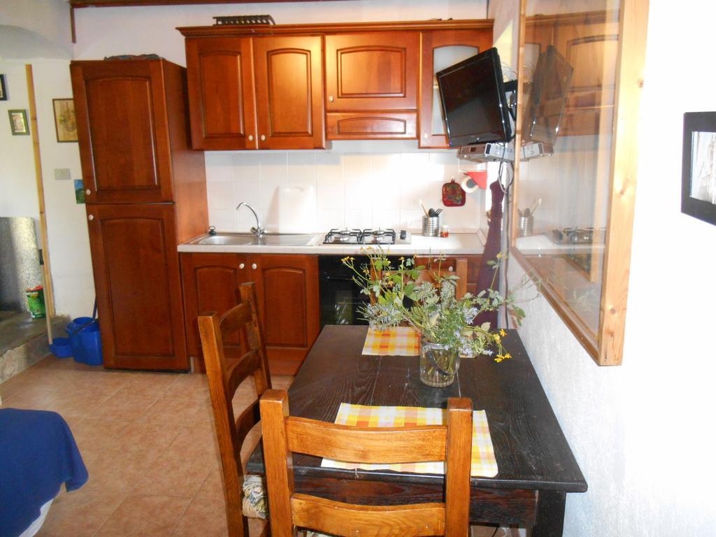 La Casa Nel Bosco-Senza Auto Guest House Ponte della Venturina Стая снимка